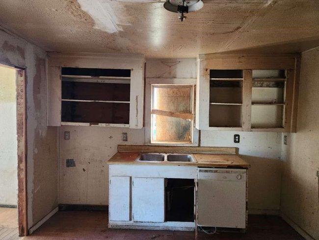 1029 Avenue J, House other with 3 bedrooms, 1 bathrooms and null parking in Tahoka TX | Image 4