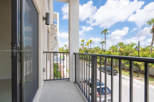 apt-208-8001 Nw 41st St, Doral, FL, 33166-6270 | Card Image