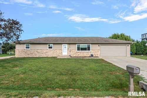 1319 4th St, Pawnee, IL, 62558-9678 | Card Image