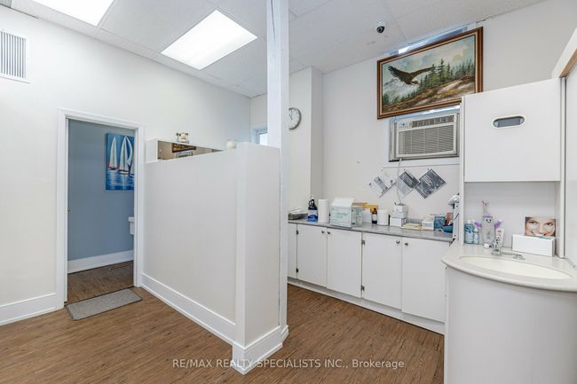 521 Guelph St, Home with 5 bedrooms, 5 bathrooms and 13 parking in Norval ON | Image 7