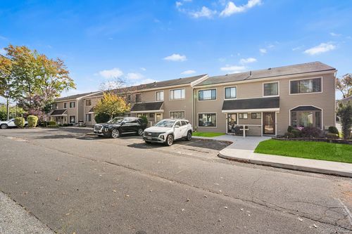 28 Berry Ct, Staten Island, NY, 10309-4253 | Card Image
