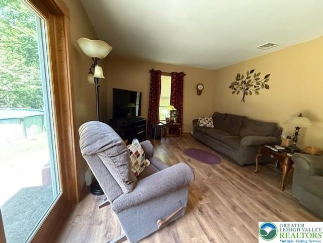 9155 N Loop Rd, House other with 5 bedrooms, 4 bathrooms and null parking in Slatington PA | Image 7