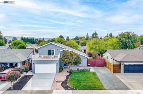 217 Elvira St, Livermore, CA, 94550-3908 | Card Image
