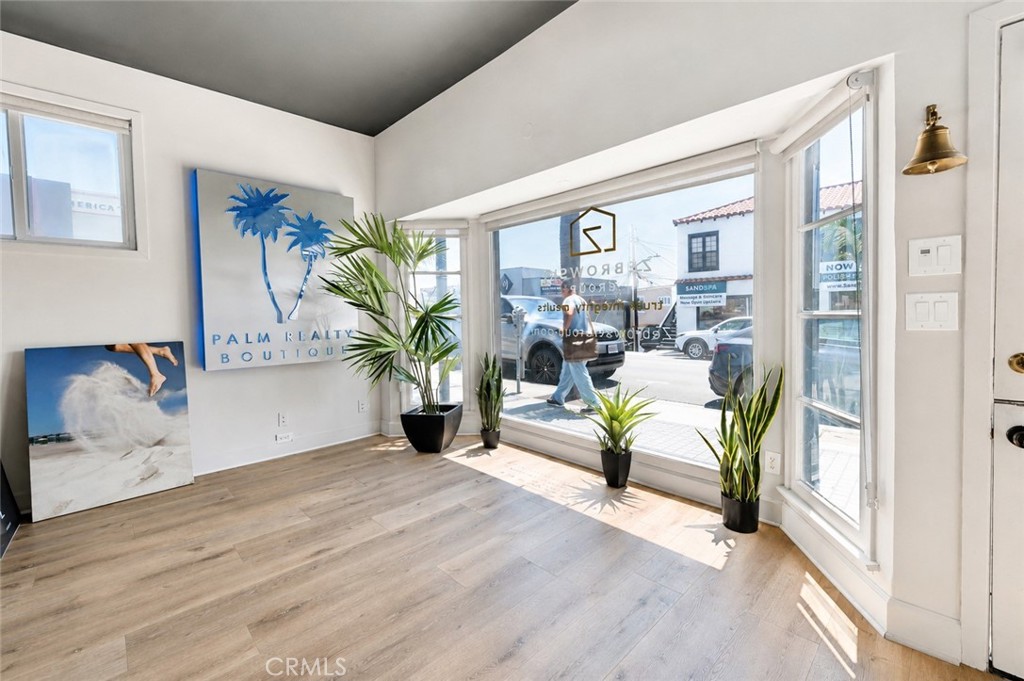 Commercial Lease in Manhattan Beach 2