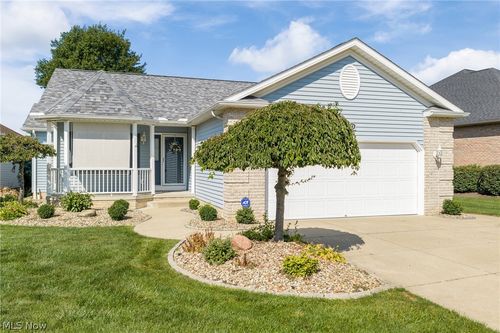 860 Arroyo Dr, Barberton, OH, 44203-8637 | Card Image