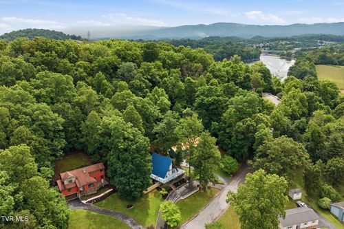 440 Lakeshore Rd, Bluff City, TN, 37618-2406 | Card Image