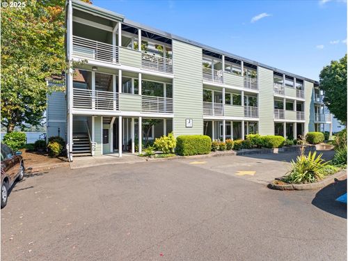 289 N Hayden Bay Dr, Portland, OR, 97217-8302 | Card Image