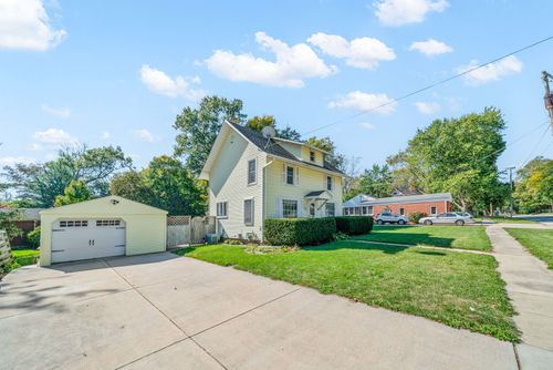 557 E Mckinley St, Hinckley, IL, 60520-9526 | Card Image