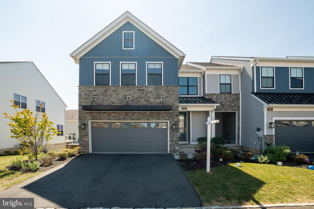 Iris Ln, Chester Springs, PA 19425