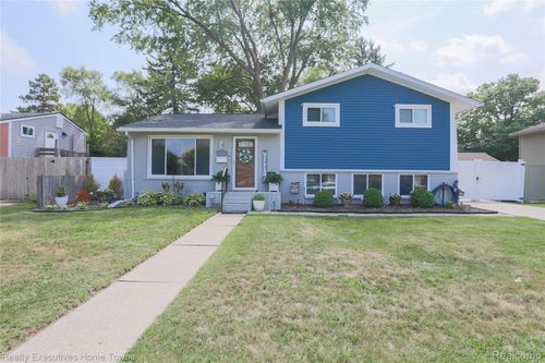 35924 Vaughn St, Clinton Twp, MI, 48035-4432 | Card Image
