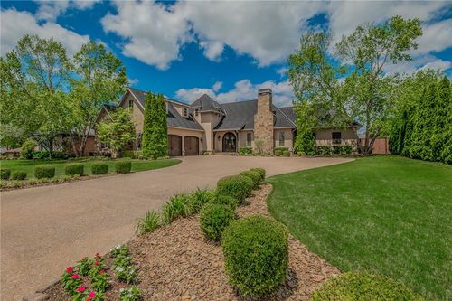 7 W Colonial Dr, Rogers, AR, 72758-1400 | Card Image