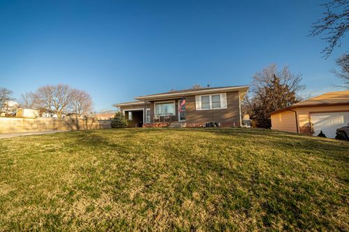 321 W 15th St, Concordia, KS, 66901-4733 | Card Image