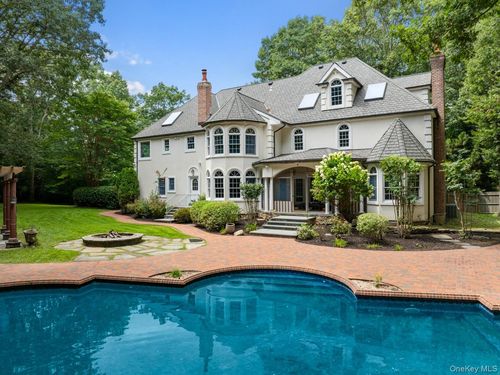 12 Mondavi Ln, Setauket, NY, 11733-2661 | Card Image