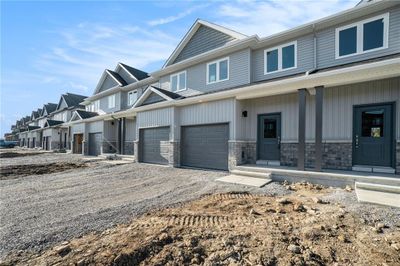 101 Dowdall Cir, Townhouse with 3 bedrooms, 2 bathrooms and 3 parking in Carleton Place ON | Image 3