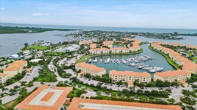 102 - 11 Harbour Isle Drive W, Condo with 2 bedrooms, 2 bathrooms and null parking in Fort Pierce FL | Image 2