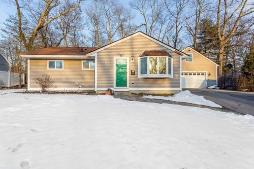 11 Crestwood Ave, Plainville, MA, 02762-2006 | Card Image
