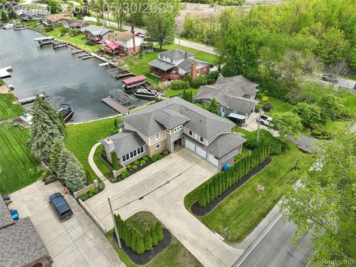 13525 Torrey Rd, Fenton, MI, 48430-1062 | Card Image
