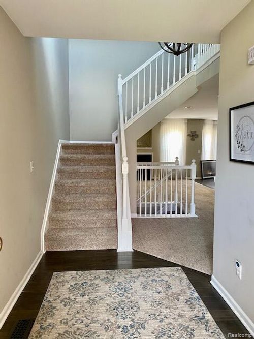 1395 Waverly Dr, White Lake, MI, 48386-4550 | Card Image