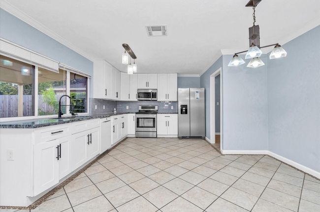 18215 Navajo Trail Dr, House other with 3 bedrooms, 2 bathrooms and 2 parking in Spring TX | Image 7