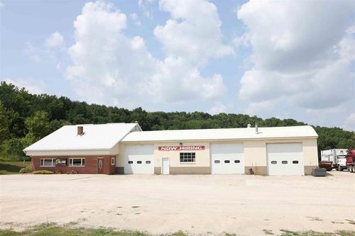 2092 State Highway 9, Decorah, IA, 52101-7807 | Card Image