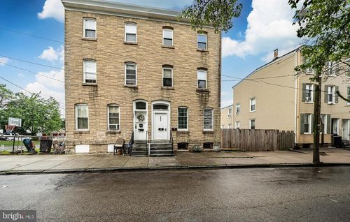 664 Chain St, NORRISTOWN, PA, 19401-3747 | Card Image