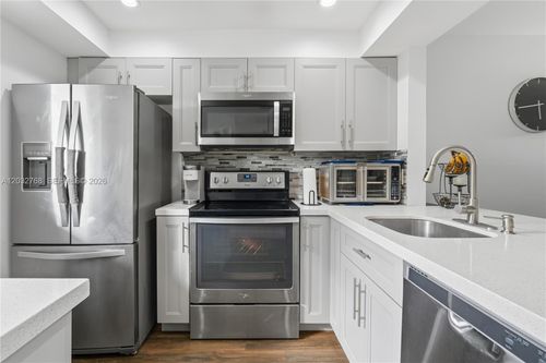 304-9340 Lagoon Pl, Davie, FL, 33324-6745 | Card Image