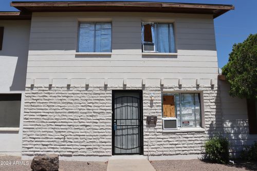 4622 N 71st Ln, Phoenix, AZ, 85033-1412 | Card Image