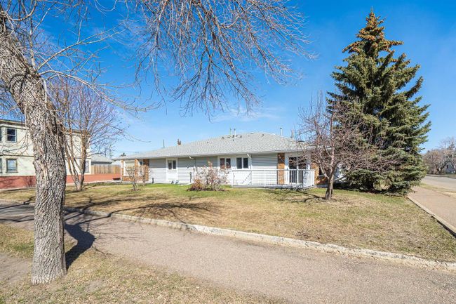 4802 46 Street, Home with 2 bedrooms, 1 bathrooms and 2 parking in Lloydminster SK | Image 21