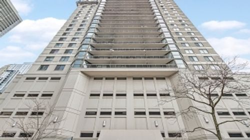apt-10g-33 W Delaware Pl, Chicago, IL, 60610-3393 | Card Image