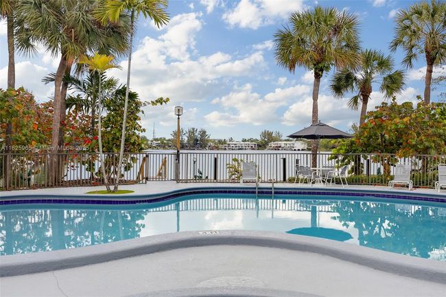 5292 Sw 69 Th Pl, Townhouse with 2 bedrooms, 3 bathrooms and null parking in Miami FL | Image 28