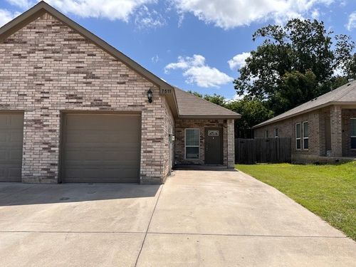 7511 Novella Dr, Fort Worth, TX, 76134-4318 | Card Image