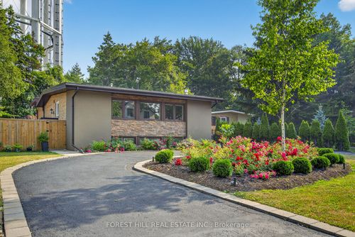 9 Tadcaster Pl, North York, ON, M3B1G6 | Card Image