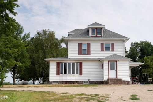 3698 78th Ave Se, Jamestown, ND, 58401-9567 | Card Image