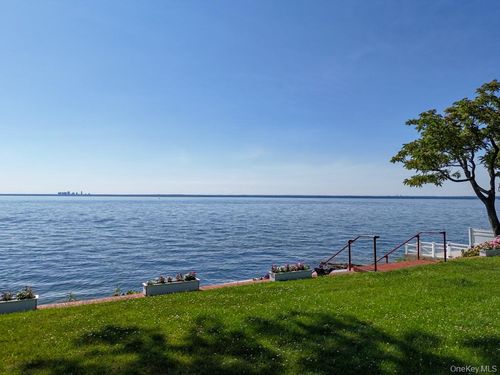 32 Westland Dr, Glen Cove, NY, 11542-1025 | Card Image
