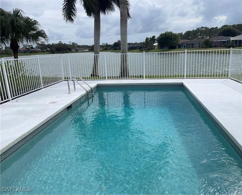 592 Crossfield Cir, NAPLES, FL, 34104-4725 | Card Image