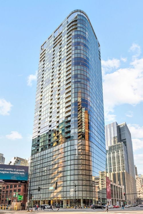 1811-600 N Fairbanks Ct, Chicago, IL, 60611-5846 | Card Image