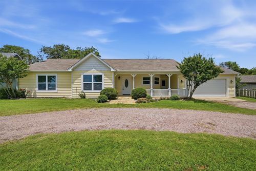 103 Seminole Dr, Lake Kiowa, TX, 76240-9407 | Card Image