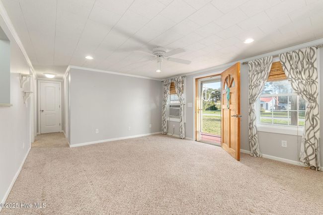 472 Cape Lookout Dr, House other with 2 bedrooms, 2 bathrooms and 3 parking in Harkers Island NC | Image 5