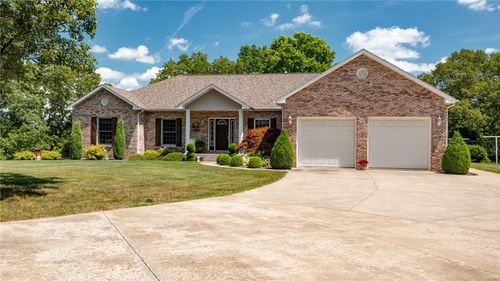 8434 N Meadowview Rd, Effingham, IL, 62401-7172 | Card Image