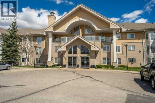 728 Country Hills Rd Nw, Calgary, AB, T3K5K8 | Card Image