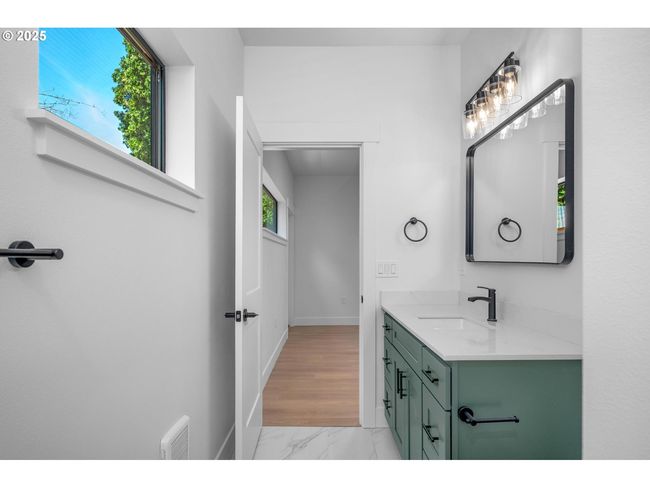 10731 Ne Fremont St, Condo with 4 bedrooms, 4 bathrooms and 1 parking in Portland OR | Image 12