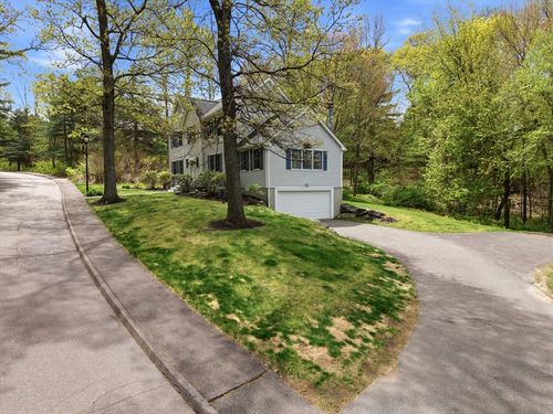 65 Locust St, Middleton, MA, 01949-1208 | Card Image