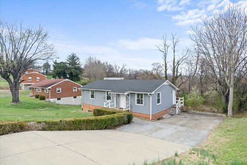 2633 Springhill Dr Nw, Roanoke, VA, 24017-3325 | Card Image