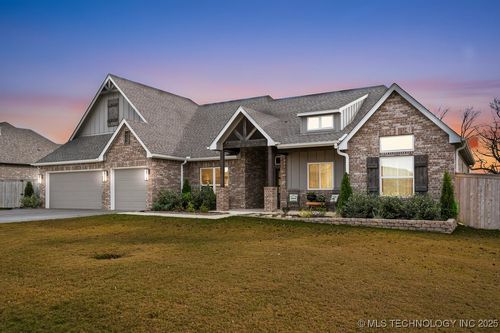 1802 E 44th St, Sand Springs, OK, 74063-7018 | Card Image