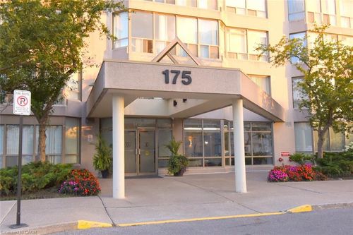 215-175 Cedar Ave, Richmond Hill, ON, L4C9V3 | Card Image