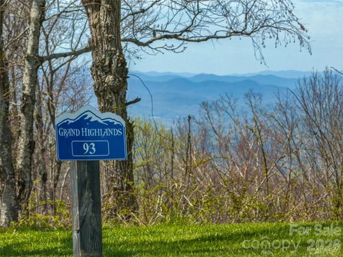 93-487 Grand Highland Dr, Hendersonville, NC, 28792-1171 | Card Image