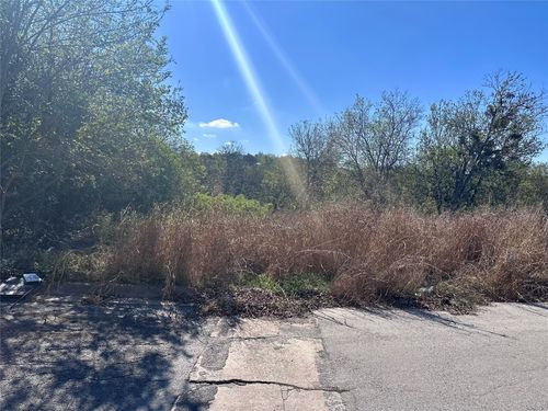 501 W Rio Grande St, Taylor, TX, 76574-4217 | Card Image