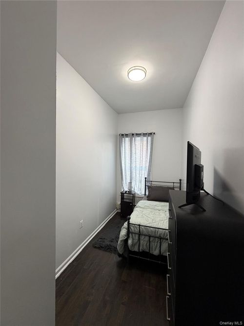 509 E 183rd St, Bronx, NY, 10458-7958 | Card Image
