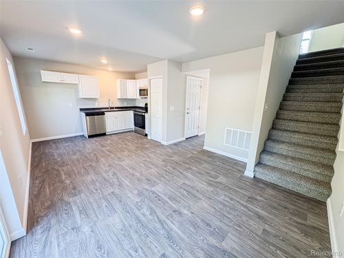103 Oakwood St, Holly, MI, 48442-1331 | Card Image