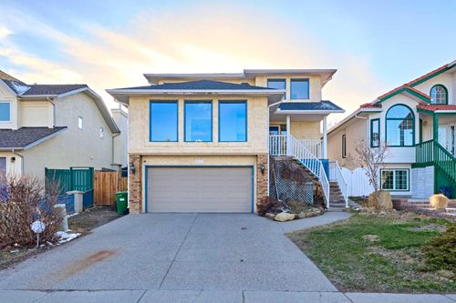 2811 Signal Hill Drive Sw, Home with 4 bedrooms, 3 bathrooms and 4 parking in Calgary AB | Card Image